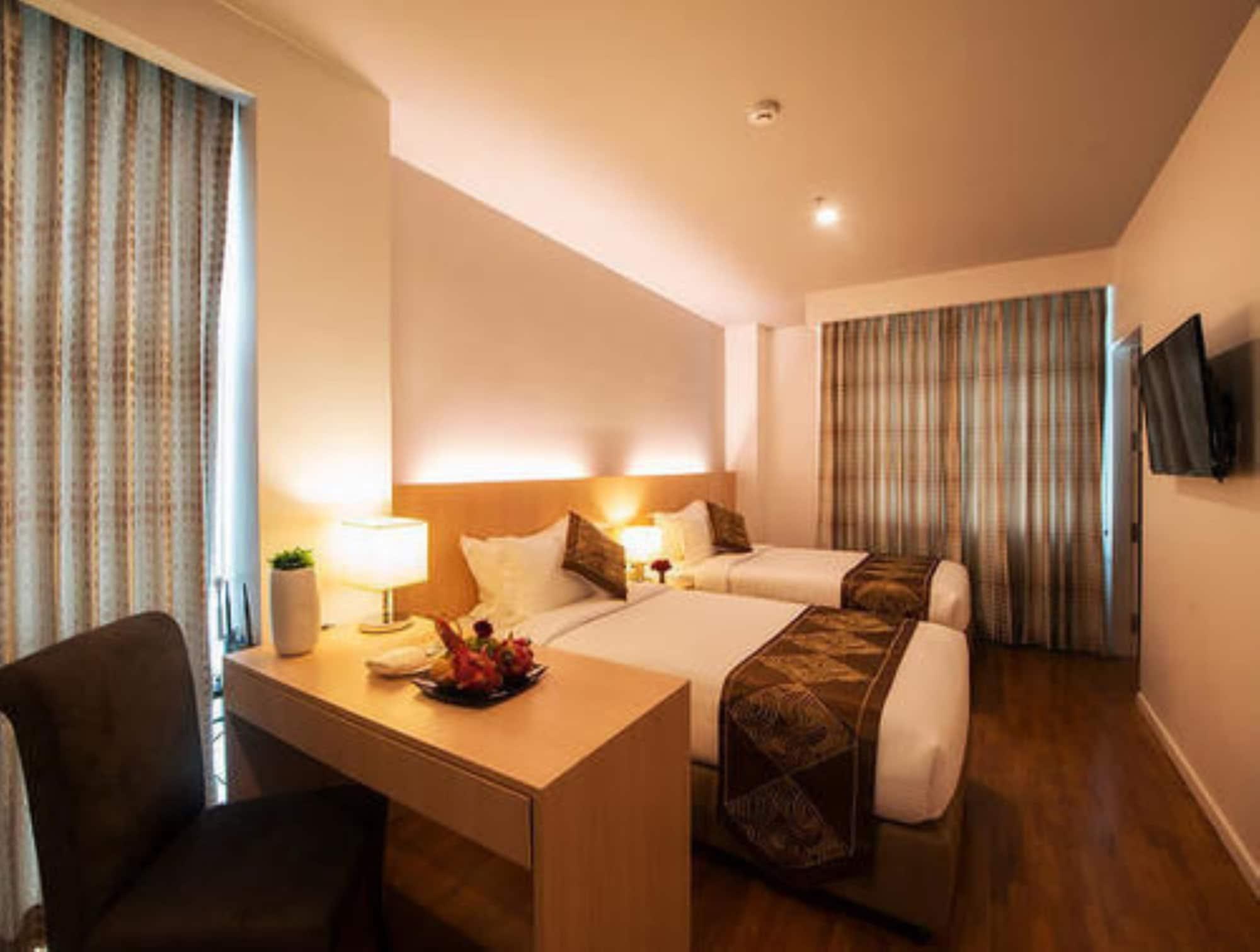 Wyne Hotel Yangon Exterior photo