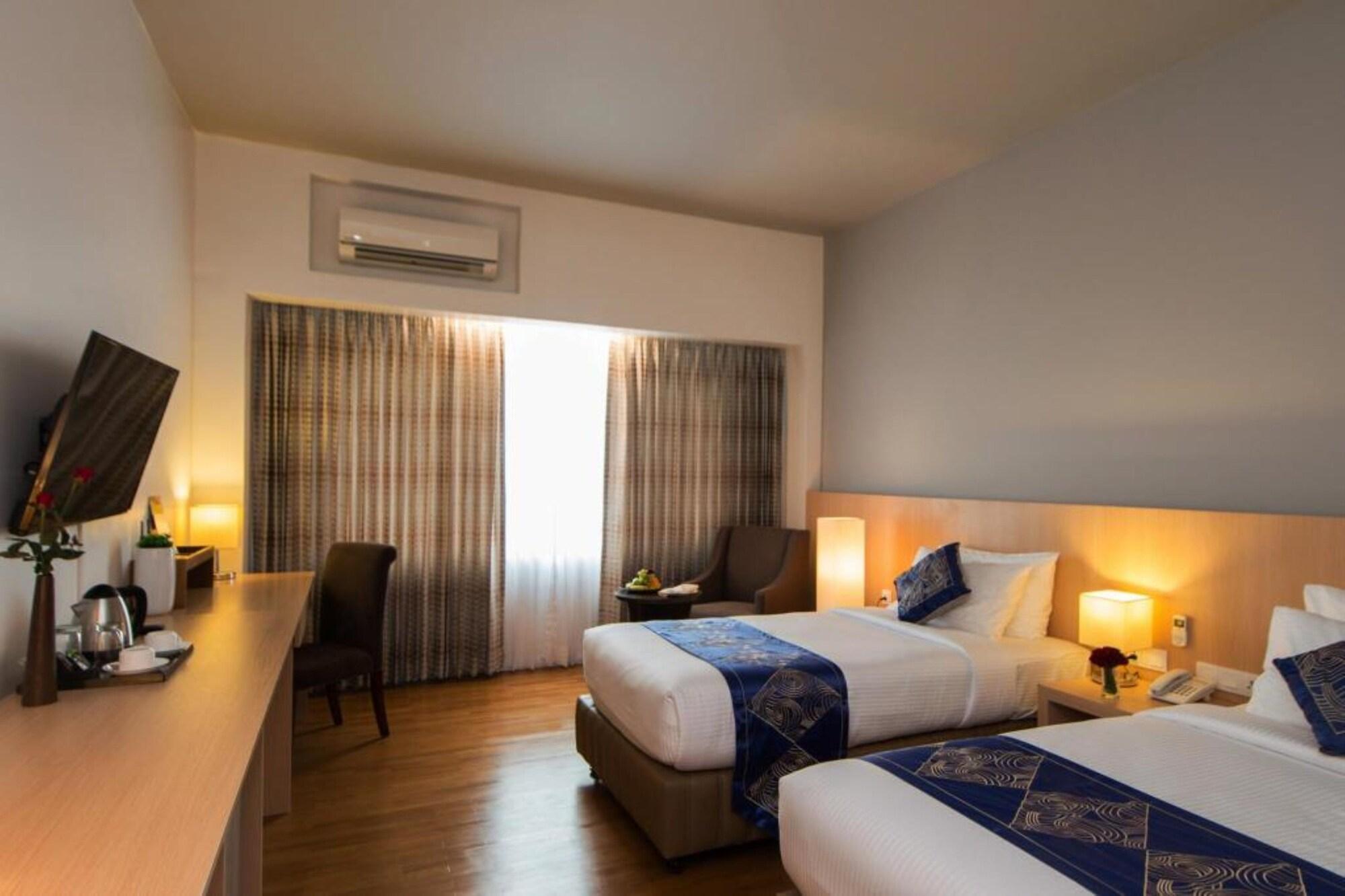 Wyne Hotel Yangon Exterior photo