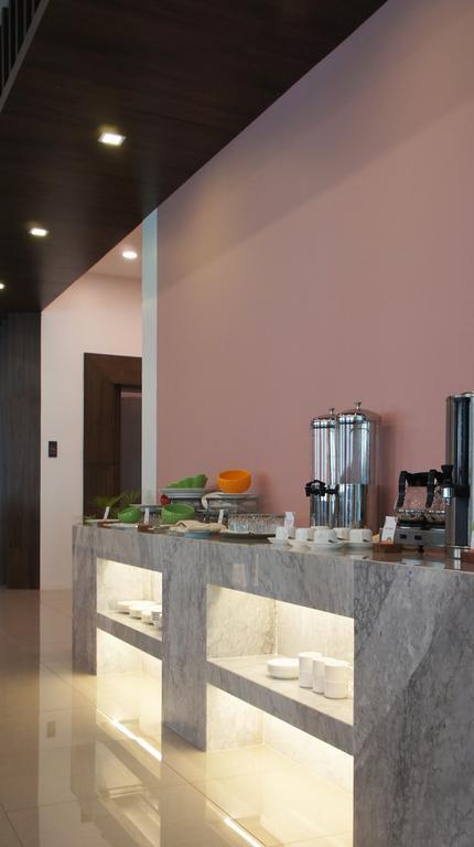 Wyne Hotel Yangon Exterior photo