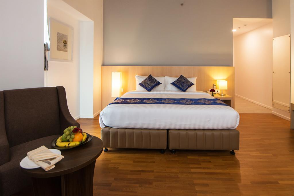 Wyne Hotel Yangon Exterior photo